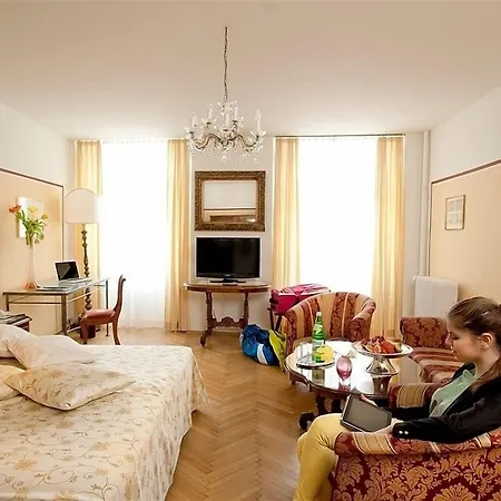 Austria Classic Wolfinger - Hauptplatz 3*