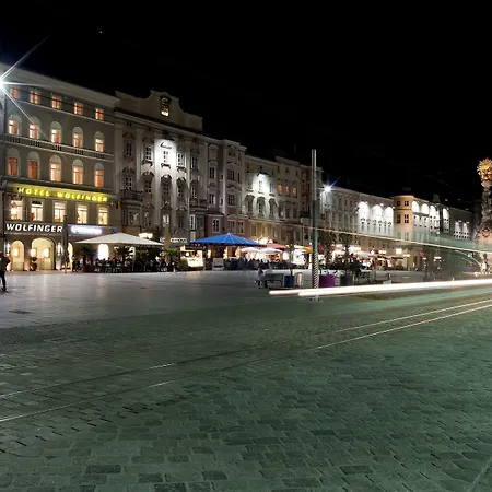 Austria Classic Wolfinger - Hauptplatz מלון