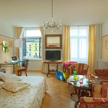 Austria Classic Wolfinger - Hauptplatz Hotel 3*