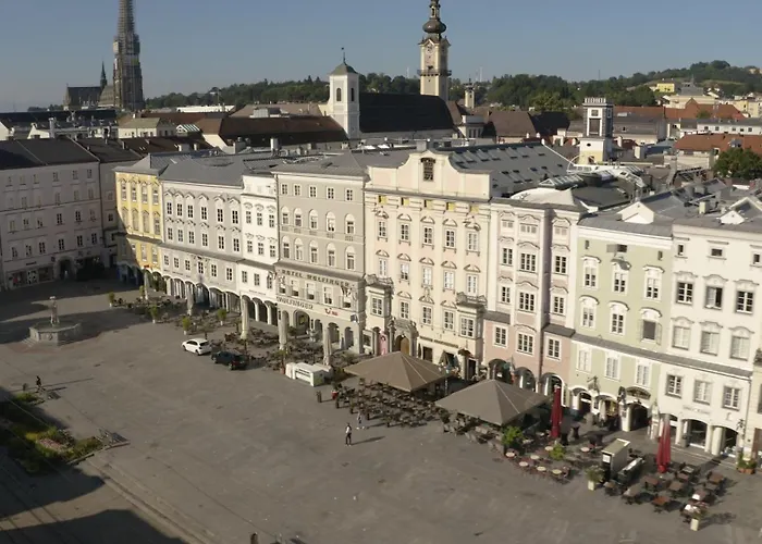 Austria Classic Wolfinger - Hauptplatz ホテル 3*